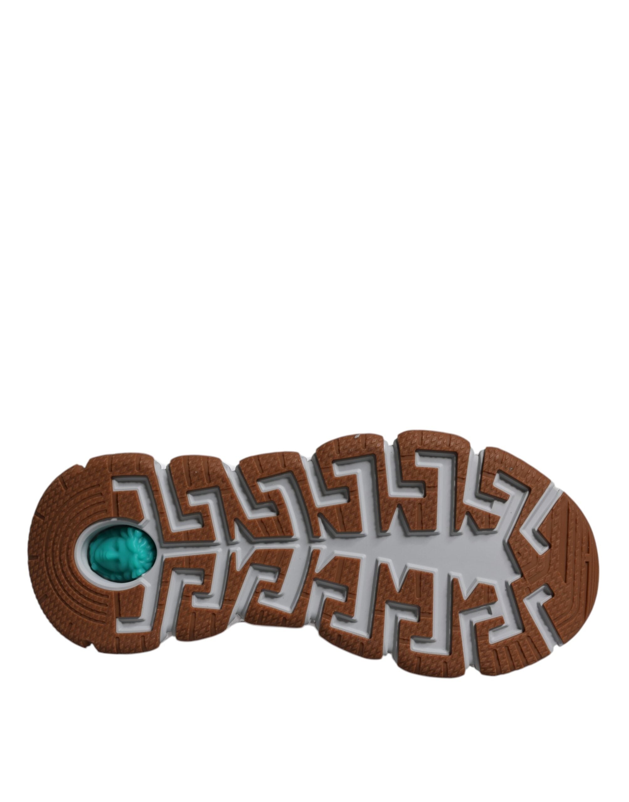 White Trigreca Barocco Print Low Top Sneakers ShoesVERSACE Gorgeous brand new with tags, 100% Authentic VERSACE Barocco Trigreca sneakers. Harnessing their signature aesthetic, these timeless shoes feature a distinctive three-dimensional Greca pattern. Mo