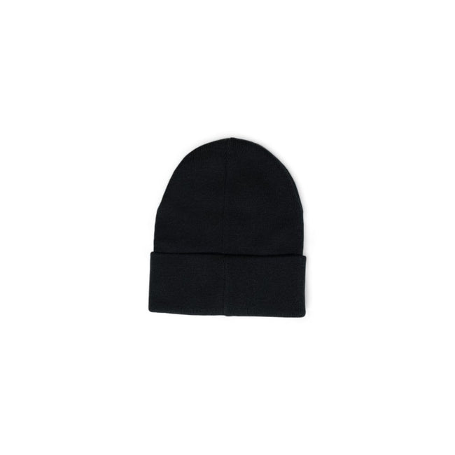 Black Recycled Polyester Cap (Baseball Hat)Discover the MONOGRAM EMBRO beanie from Calvin Klein Jeans, an essential accessory for every woman’s wardrobe. Made from 100% recycled polyester, this beanie not only provides comfort and warmth but is also a sus