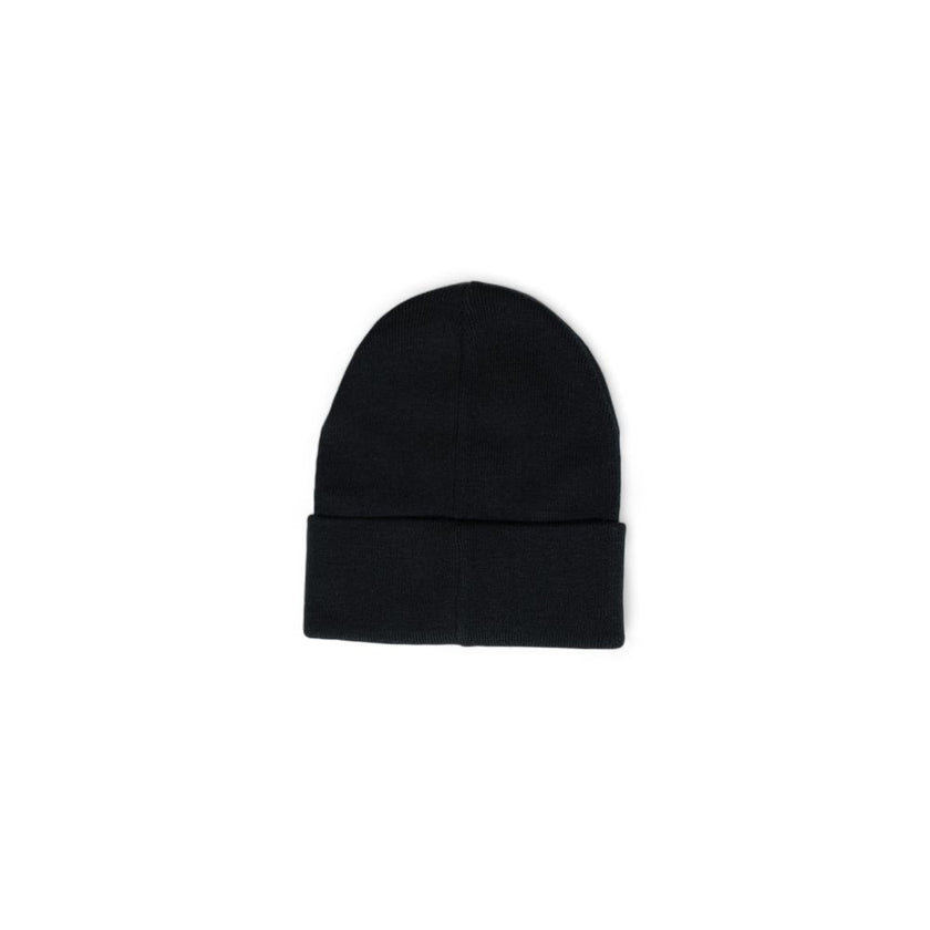 Black Recycled Polyester Cap (Baseball Hat)Discover the MONOGRAM EMBRO beanie from Calvin Klein Jeans, an essential accessory for every woman’s wardrobe. Made from 100% recycled polyester, this beanie not only provides comfort and warmth but is also a sus