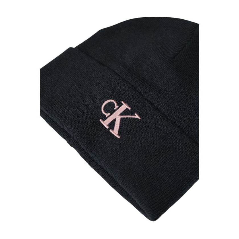 Pink Recycled Polyester Cap (Baseball Hat)Discover the MONOGRAM EMBRO beanie from Calvin Klein Jeans, an essential accessory for every woman’s wardrobe. Made from 100% recycled polyester, this beanie not only provides comfort and warmth but is also a sust
