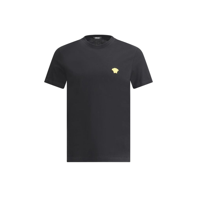 Black Cotton T-ShirtVersace’s cotton T-Shirt combines essential elegance and distinctive identity in a striking casual piece. Made of soft monochrome patterned cotton, it features a ribbed crew neck and a regular fit that ensures comfort and versatility.