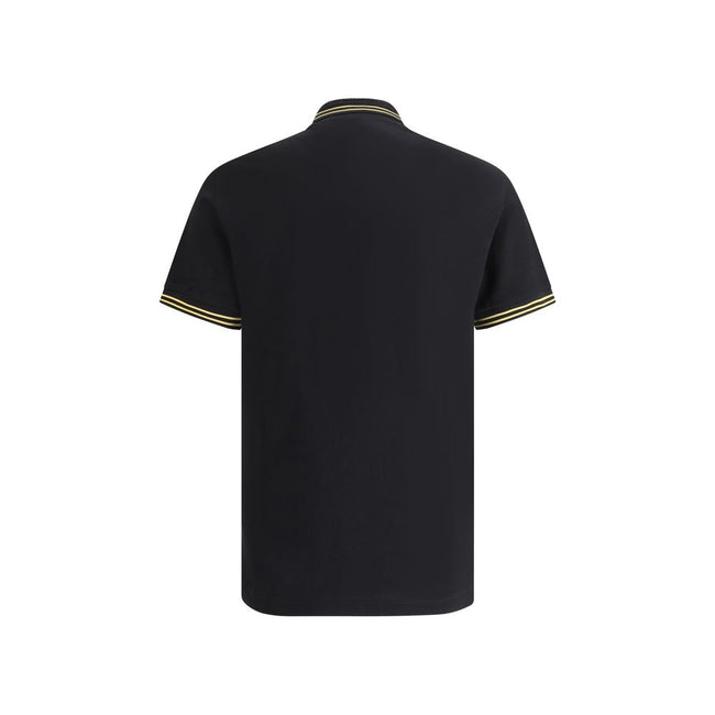 Black Cotton Polo ShirtCotton Polo Shirt by Versace, classic ribbed collar, tone-on-tone front buttons, iconic brand logo patch applied on front, regular fit. Season: AW25 Composition: 100% Cotton MADE IN TUNISIABlack Cotton Polo Shirt${tagsVersaceAulae B