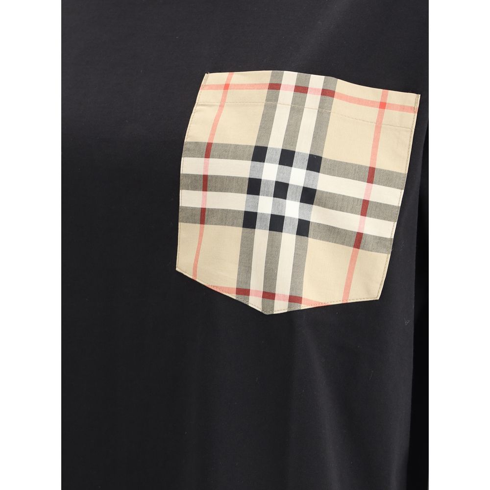 Black Cotton T-ShirtBurberry’s Archive Check pocket T-shirt features a ribbed crew neck and an applique pocket on the front with the historic Archive Check pattern. The rest of the garment features an all-over monochrome pattern for a modern and versatile