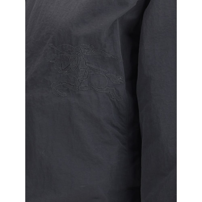 Brown Polyester Shell JacketBurberry’s reversible Jacket is a short, versatile style with an adjustable drawstring hood. The double-slider front zipper allows for convenient closure, while zippered side welt pockets offer functionality. Elasticized cuffs