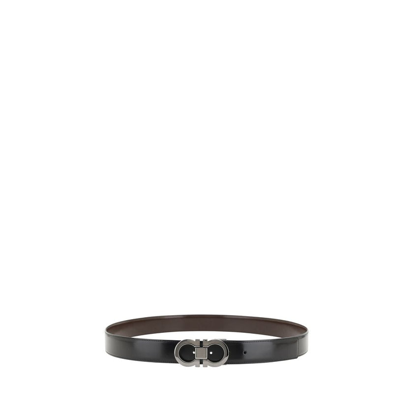 Black Calf Leather Bos Taurus Regular BeltFerragamo’s Reversible Leather Belt features a refined monochrome design on both sides, ideal for adapting to different looks with just one accessory. The metal buckle is decorated with the iconic Gancini logo, a