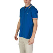 Blue Cotton Polo ShirtThis short-sleeved men’s polo shirt by Boss, model 10241663 50469055, is crafted from 100% high-quality cotton, ensuring comfort and breathability throughout the day. The modern design features contrasting details on the collar and s