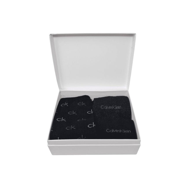 Black Cotton SocksDiscover the elegance and comfort of the Calvin Klein SOCK 3P LUREX LOGO GI 701229444 women’s socks. Made with high-quality materials, these socks are composed of 49% cotton, 42% polyamide, 7% metallic fibers, and 2% elastane/lycra, ensu