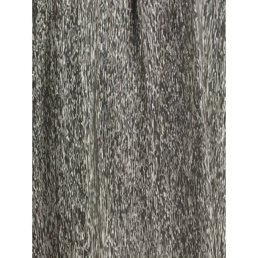 Gold Silk Cocktail DressChloé’s silk lamé mini Dress is a mix of elegance and luminosity, made of silk lamé that discreetly reflects light. It has a simple crew neck and puff sleeves, adjustable with ribbons for a playful touch. The back button closure ad