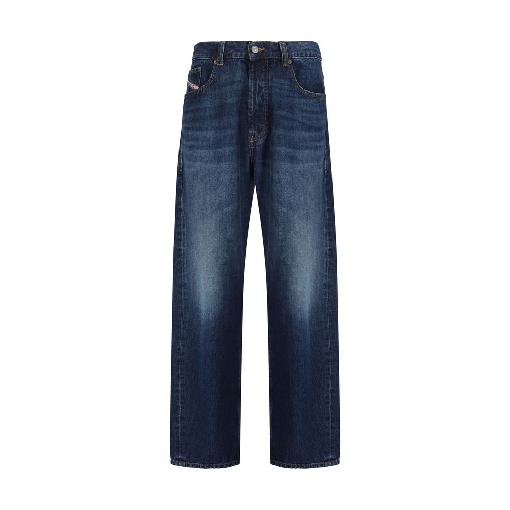 Blue Cotton Relaxed Fit JeansCotton 2010 D-Macs Jeans by Diesel, five-pocket design, front button and zipper closure, waistband loops, iconic branded signature leather pressure-printed patch applied at back. Season: SS25 Composition: 100% Cotton MADE IN T