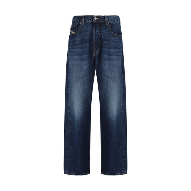 Blue Cotton Relaxed Fit JeansCotton 2010 D-Macs Jeans by Diesel, five-pocket design, front button and zipper closure, waistband loops, iconic branded signature leather pressure-printed patch applied at back. Season: SS25 Composition: 100% Cotton MADE IN T