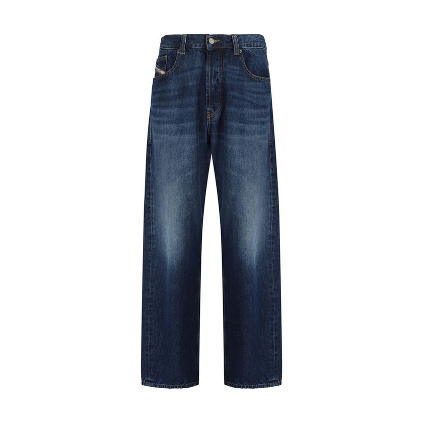 Blue Cotton Relaxed Fit JeansCotton 2010 D-Macs Jeans by Diesel, five-pocket design, front button and zipper closure, waistband loops, iconic branded signature leather pressure-printed patch applied at back. Season: SS25 Composition: 100% Cotton MADE IN T