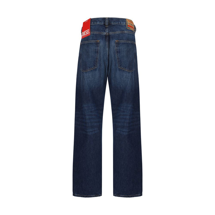 Blue Cotton Relaxed Fit JeansCotton 2010 D-Macs Jeans by Diesel, five-pocket design, front button and zipper closure, waistband loops, iconic branded signature leather pressure-printed patch applied at back. Season: SS25 Composition: 100% Cotton MADE IN T