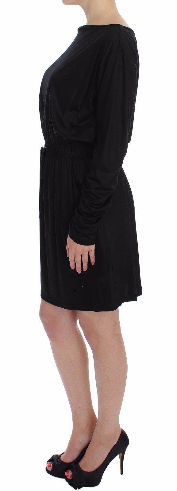 Robe noire en modal et soie, coupe droite, longueur genou