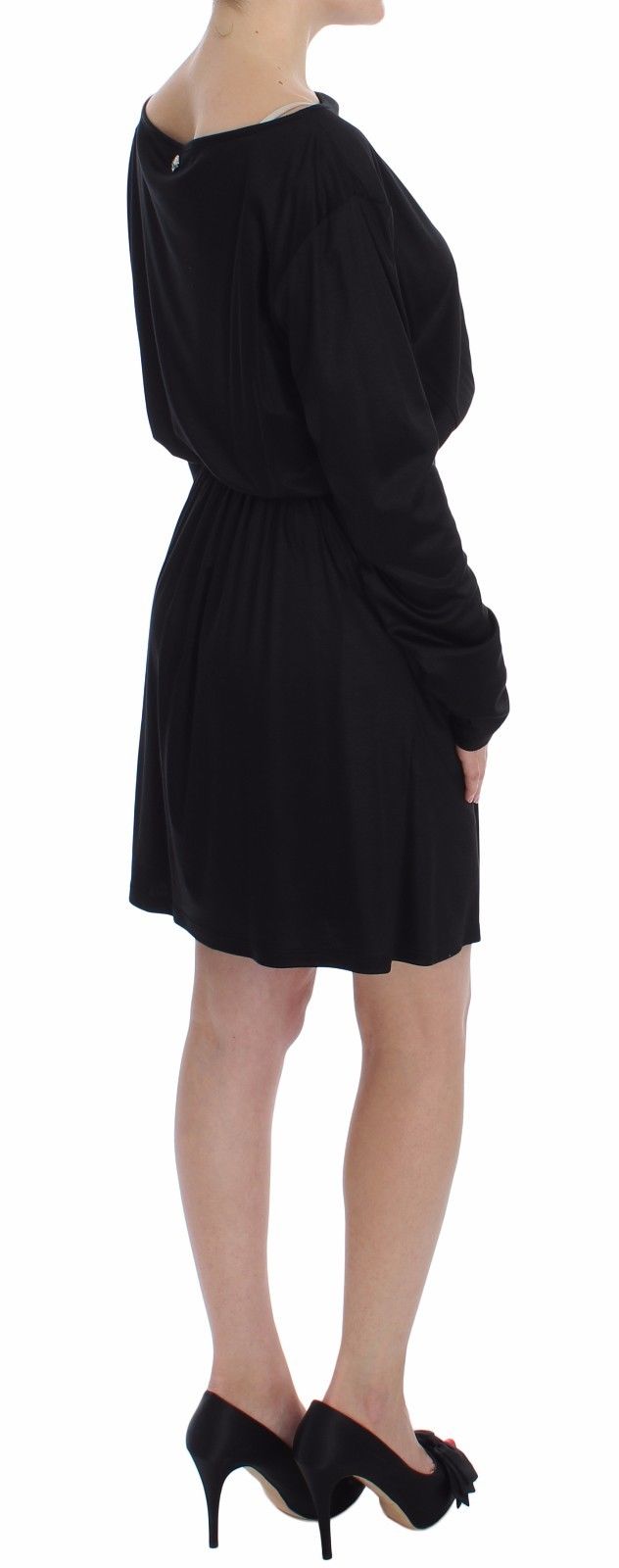 Robe noire en modal et soie, coupe droite, longueur genou