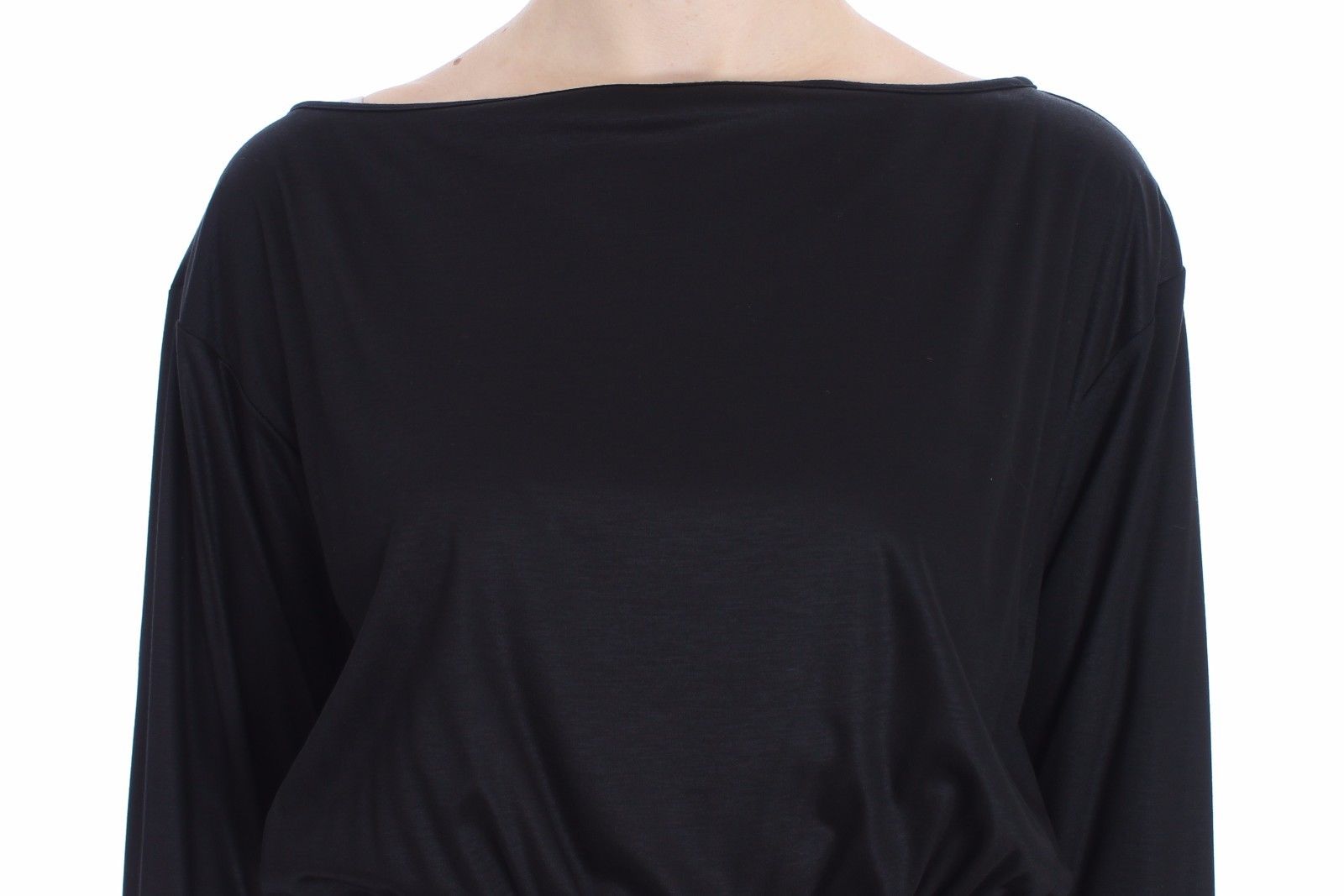 Robe noire en modal et soie, coupe droite, longueur genou