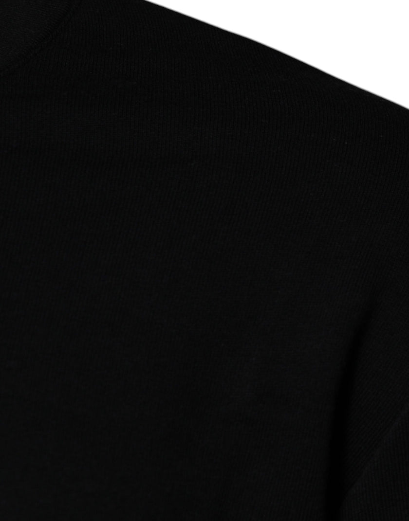 Black Medusa Embroidery Crew Neck Pullover SweaterVERSACE Absolutely stunning, 100% Authentic brand new with tags VERSACE embroidered pullover sweater crafted from cotton features a long sleeves and crew neck. Model: Pullover sweater Color: Black, Gold Ma