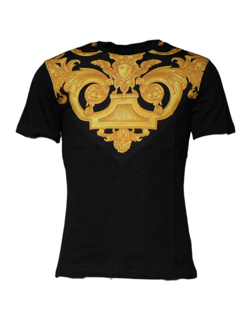 Black Medusa Print Cotton Crew Neck T-shirtVERSACE Absolutely stunning, 100% Authentic brand new with tags VERSACE medusa print t-shirt crafted from cotton features a short sleeves and crew neck. Model: Crew neck t-shirt Color: Black, Gold Material: 100%