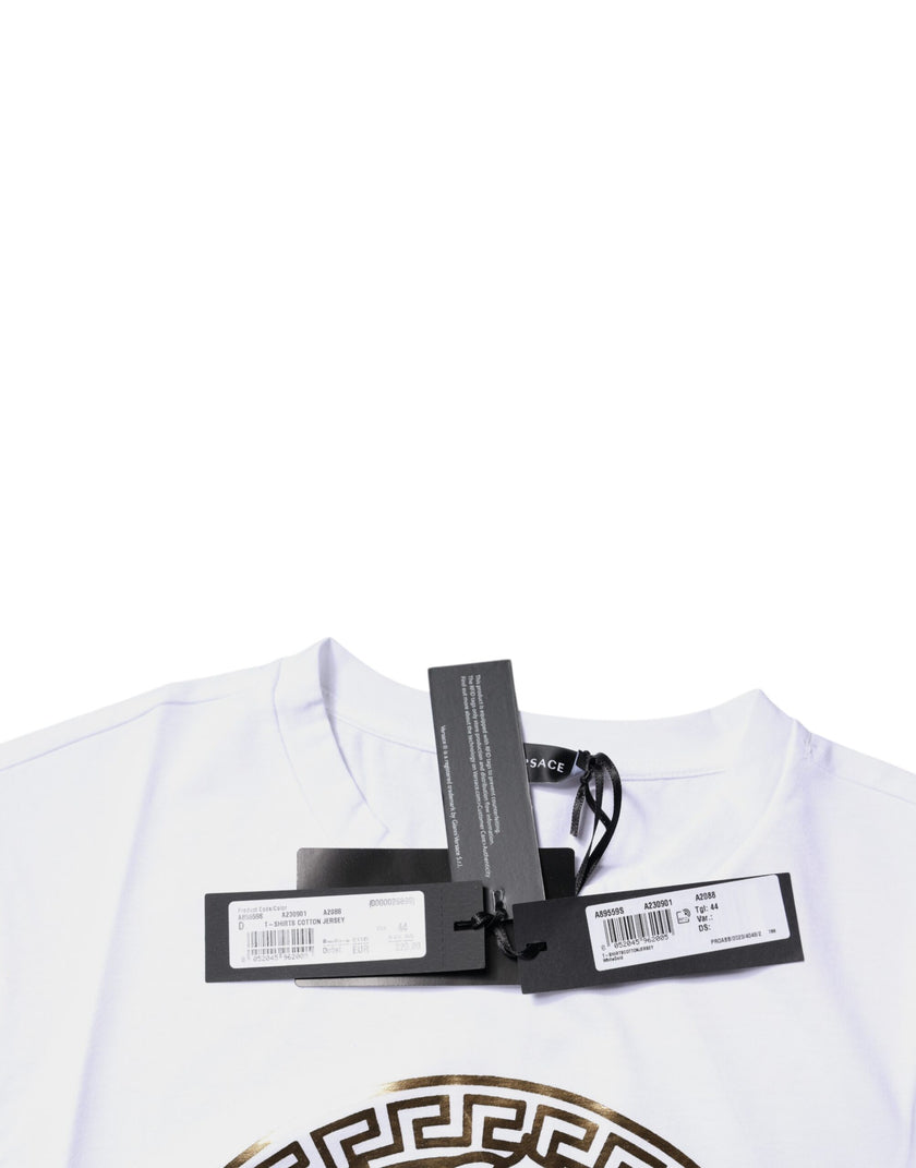 White Medusa Print Cotton Crew Neck T-shirtVERSACE Absolutely stunning, 100% Authentic brand new with tags VERSACE medusa print t-shirt crafted from cotton features a short sleeves and crew neck. Model: Crew neck t-shirt Color: White, Gold Material: 100%
