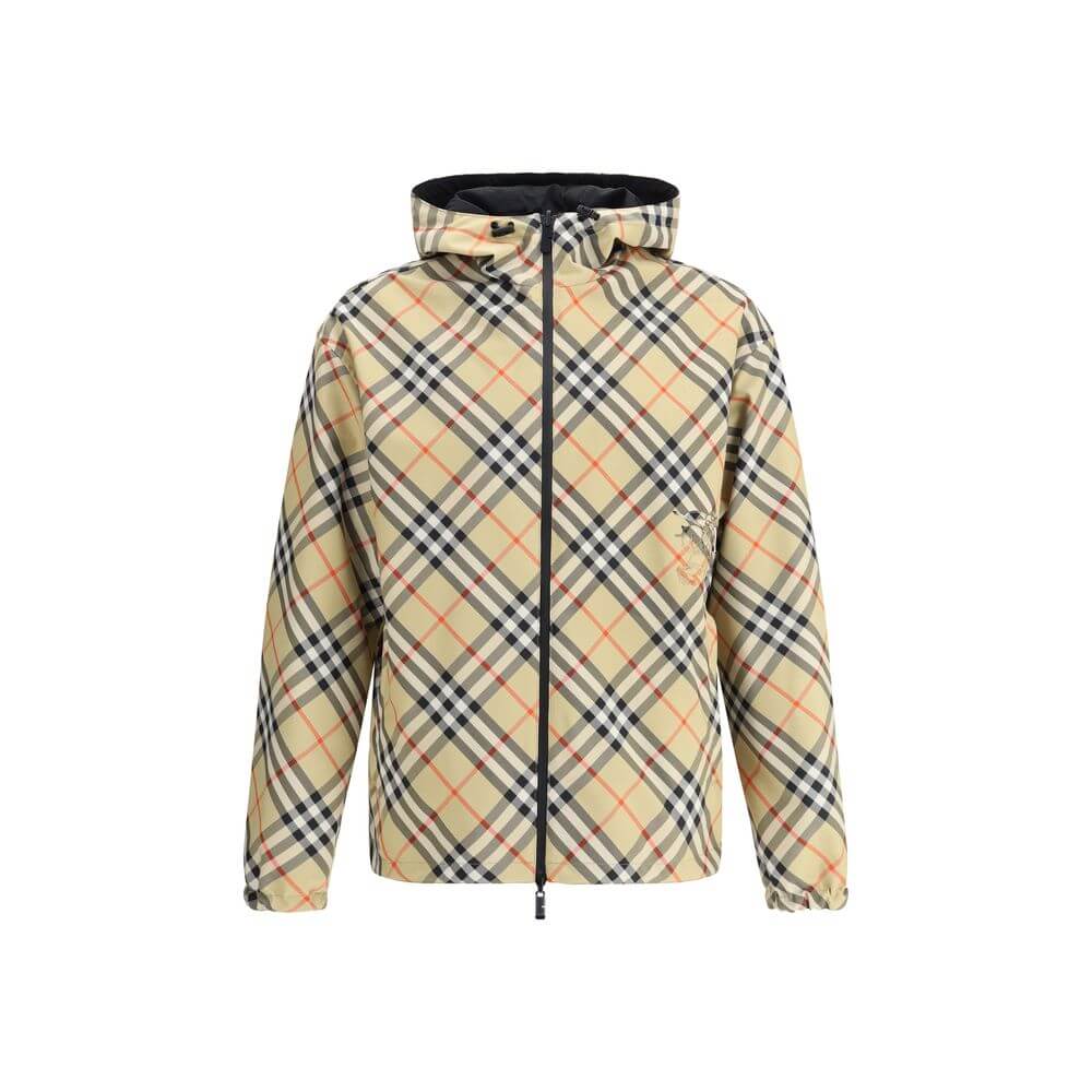 Reversible waterproof JacketBurberry’s reversible Waterproof Jacket is a versatile and functional garment perfect for any occasion. Featuring an adjustable drawstring hood and a front zipper closure, it offers practicality and protection. The two side wel