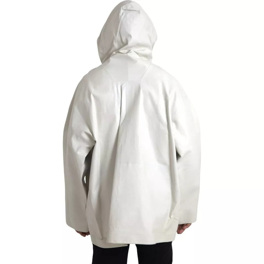 White Leather Men Waterproof Jacket BlousonBOTTEGA VENETA Absolutely stunning, 100% Authentic, brand new with tags BOTTEGA VENETA waterproof leather jacket. Model: Raincoat Colour: White Material: 100% Calf Leather Zipper closure Made in ItalyWhite Leathe