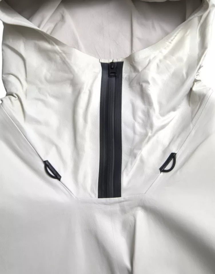 White Leather Men Waterproof Jacket BlousonBOTTEGA VENETA Absolutely stunning, 100% Authentic, brand new with tags BOTTEGA VENETA waterproof leather jacket. Model: Raincoat Colour: White Material: 100% Calf Leather Zipper closure Made in ItalyWhite Leathe