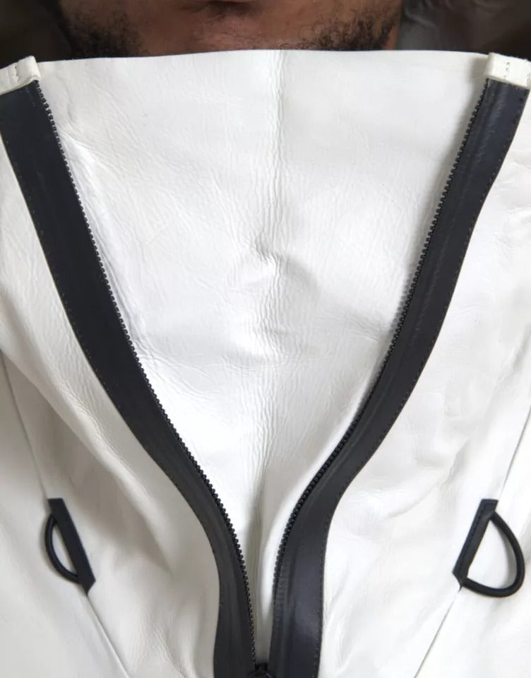 White Leather Men Waterproof Jacket BlousonBOTTEGA VENETA Absolutely stunning, 100% Authentic, brand new with tags BOTTEGA VENETA waterproof leather jacket. Model: Raincoat Colour: White Material: 100% Calf Leather Zipper closure Made in ItalyWhite Leathe