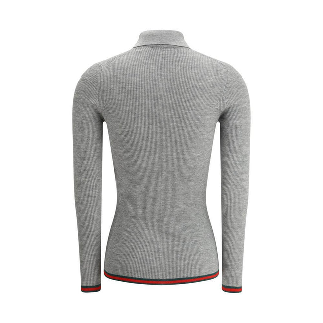 Gray Cashmere TopGucci’s Cashmere Polo Sweater is an elegant and sophisticated piece, crafted from soft cashmere for superior comfort. The long-sleeved style features a classic collar and tone-on-tone buttons on the front, adding an understated touch of s