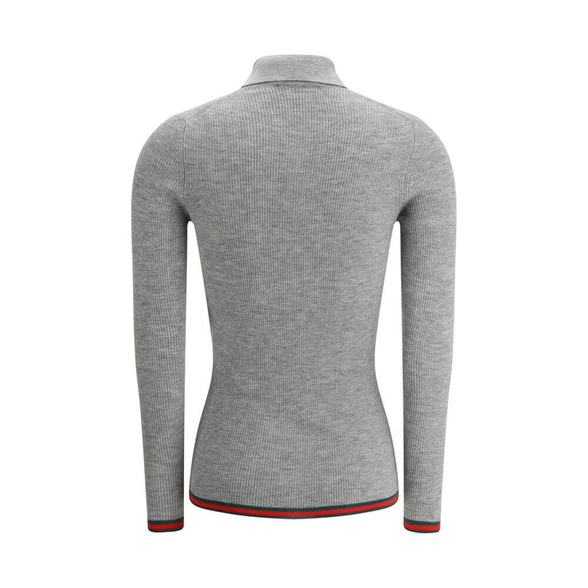Gray Cashmere TopGucci’s Cashmere Polo Sweater is an elegant and sophisticated piece, crafted from soft cashmere for superior comfort. The long-sleeved style features a classic collar and tone-on-tone buttons on the front, adding an understated touch of s