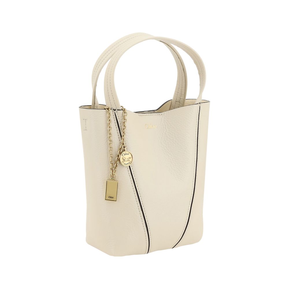Beige Calf Leather Bos Taurus Shoulder BagThe Spin Shoulder Bag by Chloé, crafted by shiny grained leather, features an elegant design with two flat top handles and an adjustable shoulder strap. The closure is secured by a magnetic button, while the detai