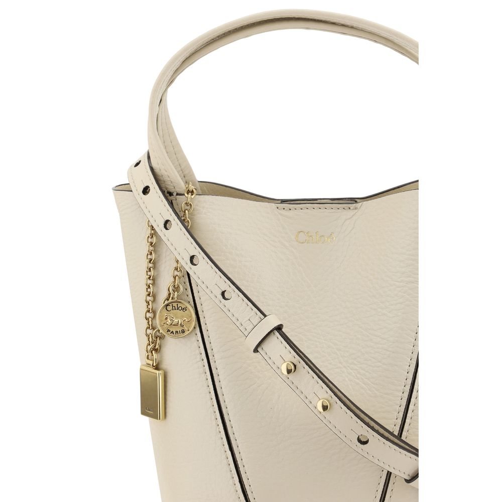 Beige Calf Leather Bos Taurus Shoulder BagThe Spin Shoulder Bag by Chloé, crafted by shiny grained leather, features an elegant design with two flat top handles and an adjustable shoulder strap. The closure is secured by a magnetic button, while the detai