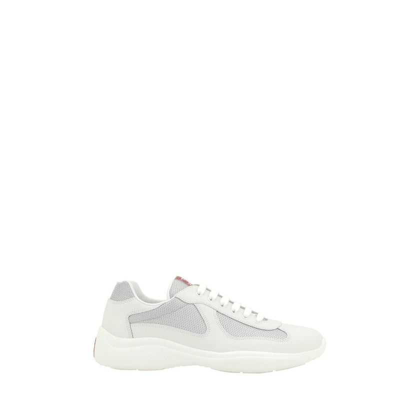 White Calf Leather Bos Taurus Low Top SneakersPrada’s America’s Sneakers are a modern and stylish interpretation of the classic sneaker, ideal for those seeking comfort without sacrificing style. Featuring a lace-up closure, they offer an adjustable and s