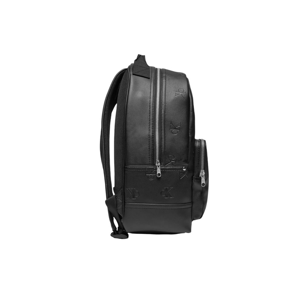 Black Polyethylene BackpackDiscover the AOP CENTER ZIP CAMPUS BP backpack by Calvin Klein Jeans, an essential accessory for the modern man. Made from 100% polyurethane, this backpack offers excellent resistance and durability, perfect for everyday use. It