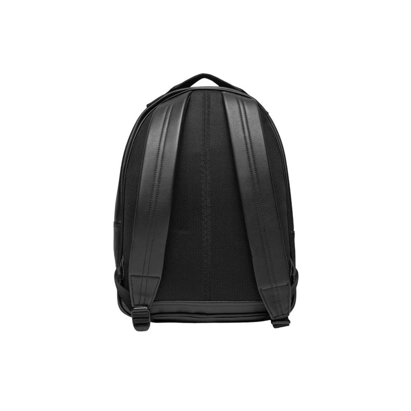 Black Polyethylene BackpackDiscover the AOP CENTER ZIP CAMPUS BP backpack by Calvin Klein Jeans, an essential accessory for the modern man. Made from 100% polyurethane, this backpack offers excellent resistance and durability, perfect for everyday use. It
