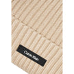 Beige Organic Cotton Cap (Baseball Hat)Discover the Calvin Klein CLASSIC COTTON RIB BEANIE for men, an essential accessory for your winter wardrobe. Made from a blend of 50% organic cotton, 45% cotton, and 5% cashmere, this beanie offers the perfect combi