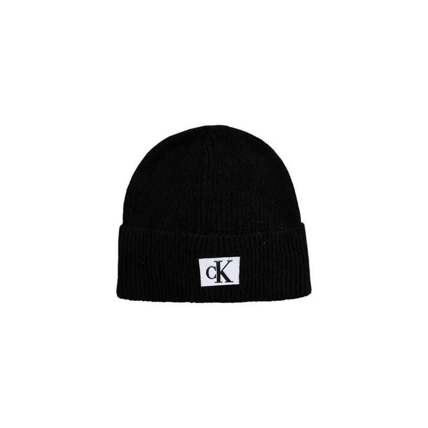 Black Marabou Cap (Baseball Hat)The Calvin Klein Jeans Seasonal Patch Beanie for men is a stylish and practical accessory, perfect for completing your winter look. Made from a blend of 78% acrylic, 20% polyester, and 2% elastane/lycra, it offers excellent