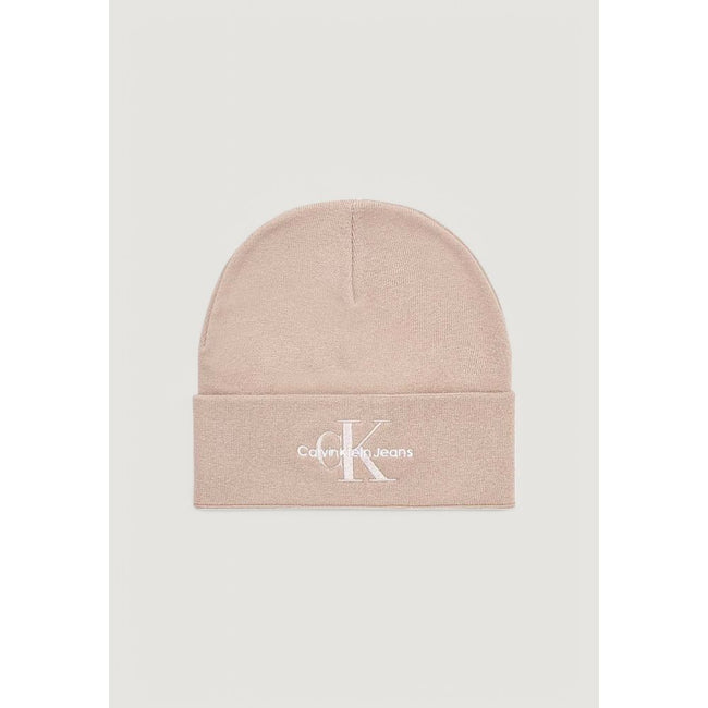 Beige Cotton Cap (Baseball Hat)Discover the MONO LOGO EMBRO beanie for women by Calvin Klein Jeans, an essential accessory for every wardrobe. Made from 100% cotton, this beanie provides a soft and comfortable feel, perfect for cool days. The minimalist d