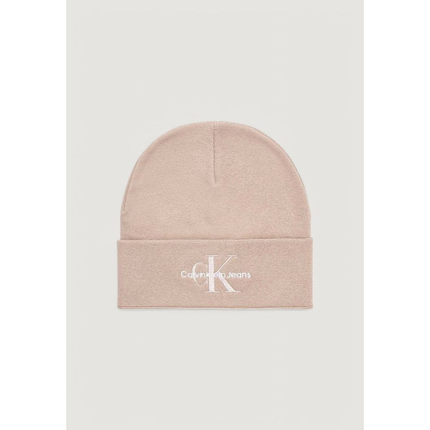 Beige Cotton Cap (Baseball Hat)Discover the MONO LOGO EMBRO beanie for women by Calvin Klein Jeans, an essential accessory for every wardrobe. Made from 100% cotton, this beanie provides a soft and comfortable feel, perfect for cool days. The minimalist d