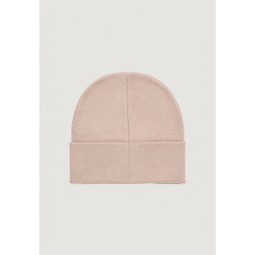 Beige Cotton Cap (Baseball Hat)Discover the MONO LOGO EMBRO beanie for women by Calvin Klein Jeans, an essential accessory for every wardrobe. Made from 100% cotton, this beanie provides a soft and comfortable feel, perfect for cool days. The minimalist d