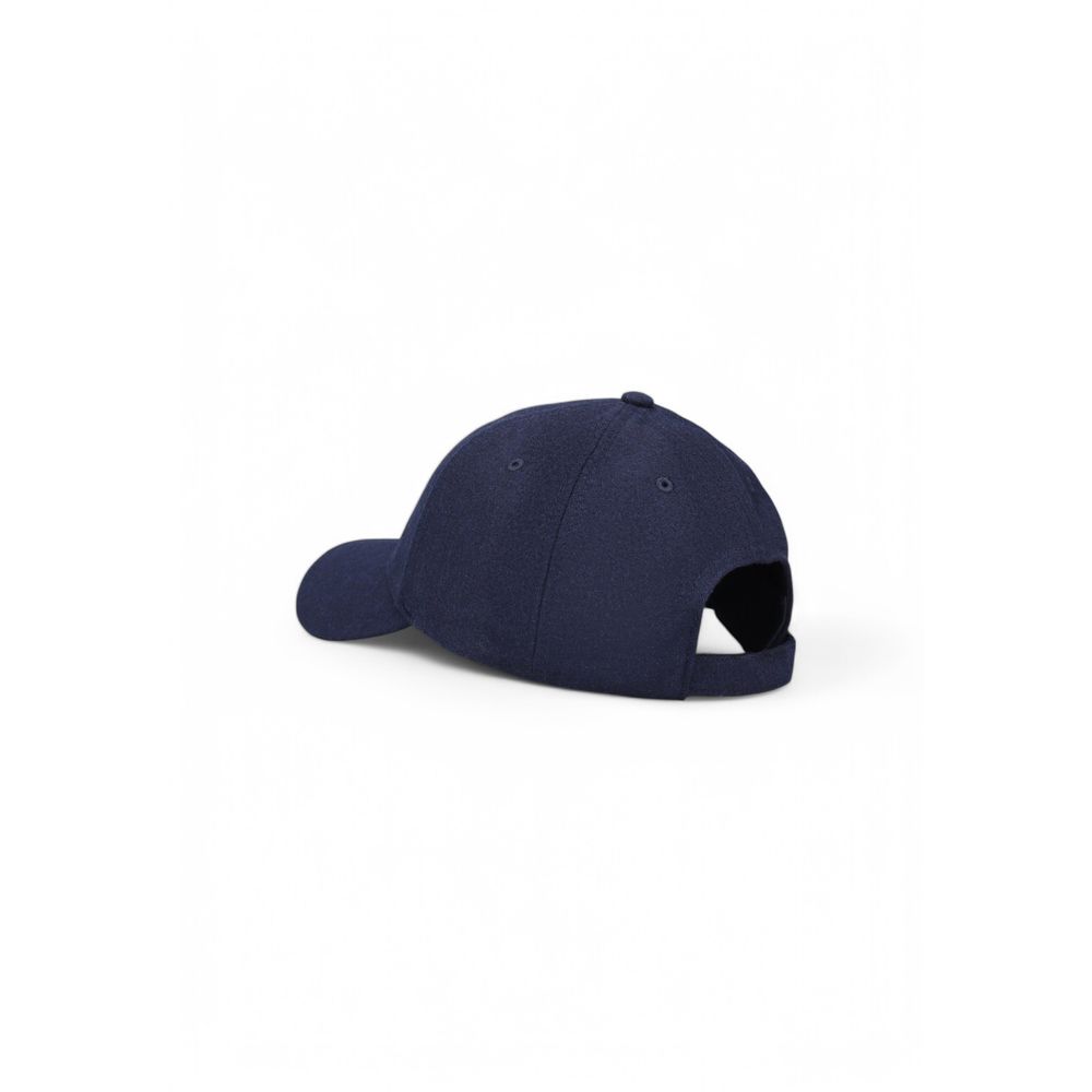 Blue Wool Caps Baseball HatDiscover the Calvin Klein WOOL BB CAP, a stylish and versatile men’s cap that is a must-have in your wardrobe. Made from a blend of 50% wool and 50% polyester, this cap provides an excellent combination of comfort and durability