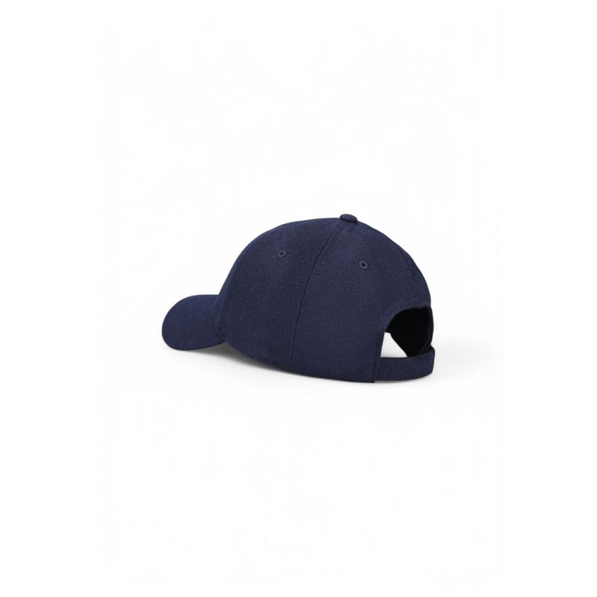 Blue Wool Caps Baseball HatDiscover the Calvin Klein WOOL BB CAP, a stylish and versatile men’s cap that is a must-have in your wardrobe. Made from a blend of 50% wool and 50% polyester, this cap provides an excellent combination of comfort and durability