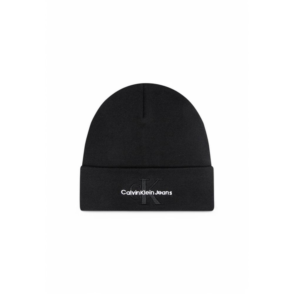 Black Organic Cotton Cap (Baseball Hat)Discover the Calvin Klein Jeans MONO LOGO EMBRO beanie for men, an essential fashion accessory for your wardrobe. Made from 100% organic cotton, this beanie provides a soft and comfortable feel against the skin, maki