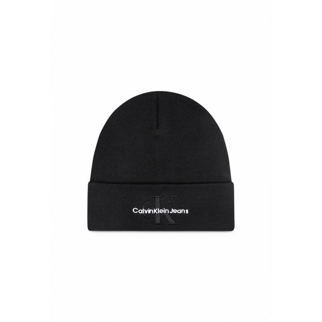 Black Organic Cotton Cap (Baseball Hat)Discover the Calvin Klein Jeans MONO LOGO EMBRO beanie for men, an essential fashion accessory for your wardrobe. Made from 100% organic cotton, this beanie provides a soft and comfortable feel against the skin, maki