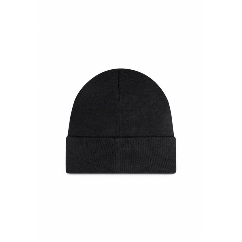 Black Organic Cotton Cap (Baseball Hat)Discover the Calvin Klein Jeans MONO LOGO EMBRO beanie for men, an essential fashion accessory for your wardrobe. Made from 100% organic cotton, this beanie provides a soft and comfortable feel against the skin, maki