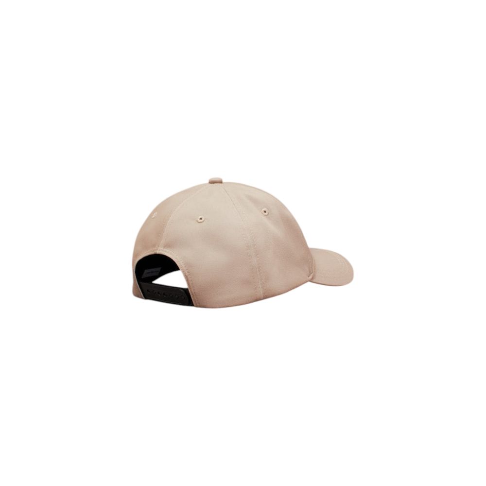 Beige Recycled Polyester Cap (Baseball Hat)The Calvin Klein Jeans MONOLOGO PRINT CAP WARM men’s cap is a versatile and modern accessory, perfect for completing your casual look. Made from a blend of recycled polyester and polyester, it offers a comfortabl