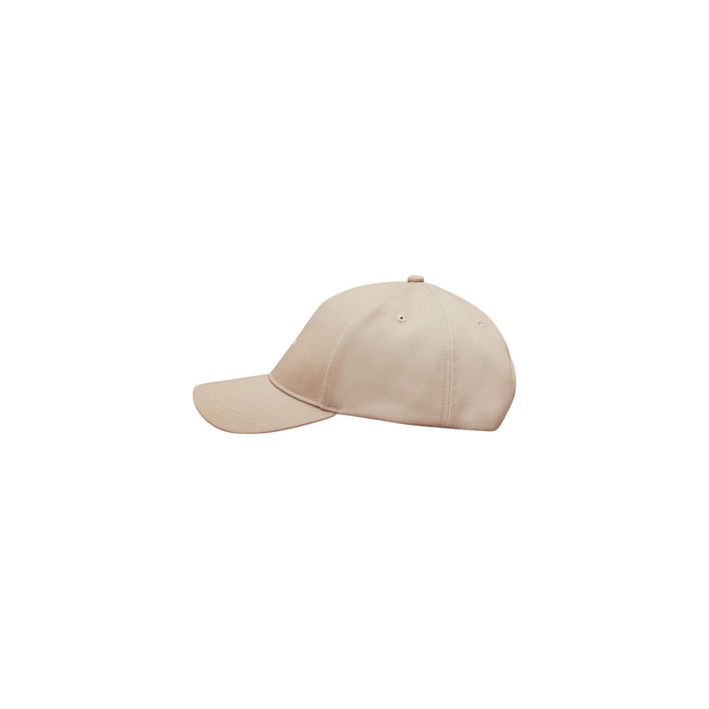 Beige Recycled Polyester Cap (Baseball Hat)The Calvin Klein Jeans MONOLOGO PRINT CAP WARM men’s cap is a versatile and modern accessory, perfect for completing your casual look. Made from a blend of recycled polyester and polyester, it offers a comfortabl