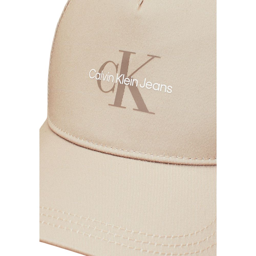 Beige Recycled Polyester Cap (Baseball Hat)The Calvin Klein Jeans MONOLOGO PRINT CAP WARM men’s cap is a versatile and modern accessory, perfect for completing your casual look. Made from a blend of recycled polyester and polyester, it offers a comfortabl