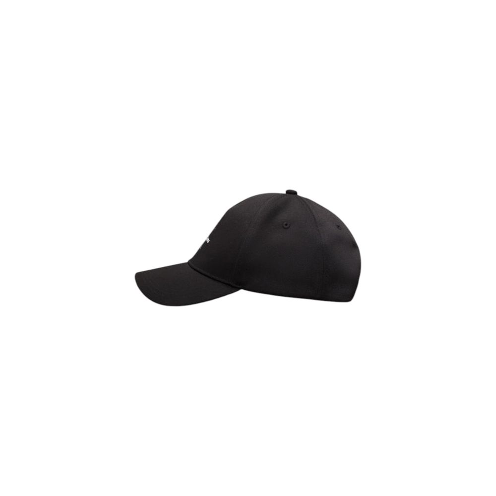 Black Recycled Polyester Cap (Baseball Hat)The Calvin Klein Jeans MONOLOGO PRINT CAP WARM men’s cap is a versatile and modern accessory, perfect for completing your casual look. Made from a blend of recycled polyester and polyester, it offers a comfortabl