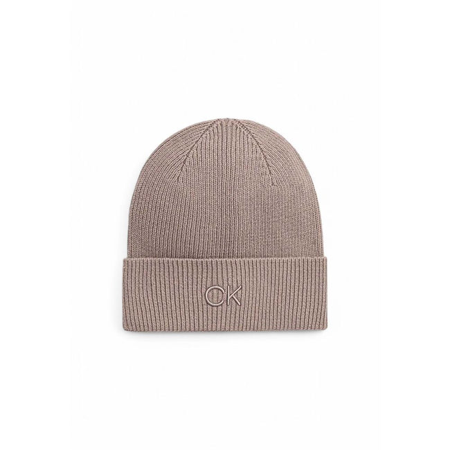 Beige Organic Cotton Cap (Baseball Hat)The Calvin Klein CK EMBROIDERY FINE RIB BEANIE is a stylish and versatile accessory, perfect for the colder seasons. Made with a high-quality blend that includes 55% organic cotton, 34% polyester, 8% wool, and 3% cas