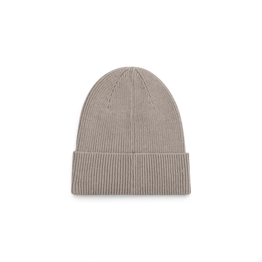 Beige Organic Cotton Cap (Baseball Hat)The Calvin Klein CK EMBROIDERY FINE RIB BEANIE is a stylish and versatile accessory, perfect for the colder seasons. Made with a high-quality blend that includes 55% organic cotton, 34% polyester, 8% wool, and 3% cas