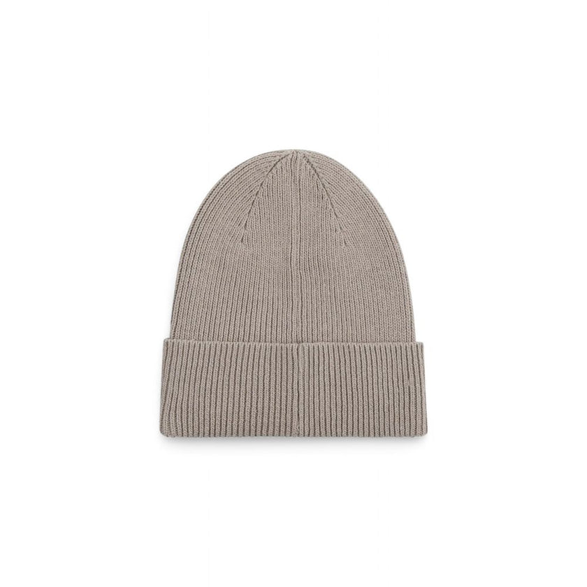 Beige Organic Cotton Cap (Baseball Hat)The Calvin Klein CK EMBROIDERY FINE RIB BEANIE is a stylish and versatile accessory, perfect for the colder seasons. Made with a high-quality blend that includes 55% organic cotton, 34% polyester, 8% wool, and 3% cas